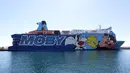 Penampakan kapal pesiar Moby Dada saat berlabuh di pelabuhan Bastia, Prancis (10/6). Kapal pesiar dari perusahaan Moby Lines meresmikan jalu baru antara Nice dan Bastia. (AFP Photo/Valery Hache)