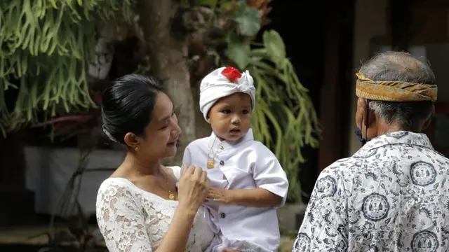 Potret gemas Tjok Ngurah Rayidaru anak kedua Happy Salma. (Sumber: Instagram/tjokgus)
