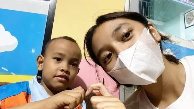 7 Potret Ulang Tahun Putri Bebi Romeo dan Meisya Siregar ke-17, Rayakan Bersama Pejuang Kanker