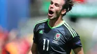 Gareth Bale kembali bikin geger lewat tendangan bebasnya. Kali ini giliran Inggris jadi korban (reuters)