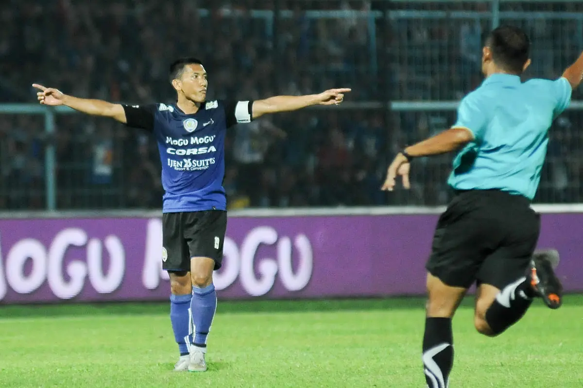 Ahmad Bustomi.