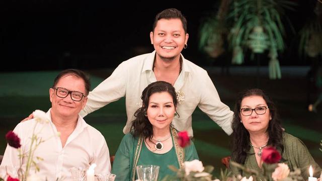 Berasal dari Thailand, Ini 5 Potret Ayah Chicco Jerikho yang Jarang Tersorot