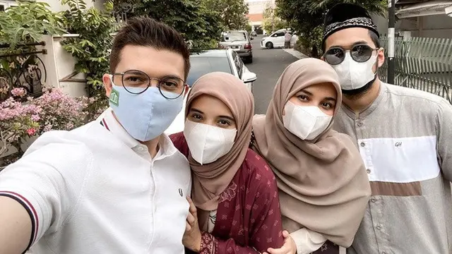 6 Potret Kompak Keluarga Zaskia dan Shireen Sungkar, Seru Banget