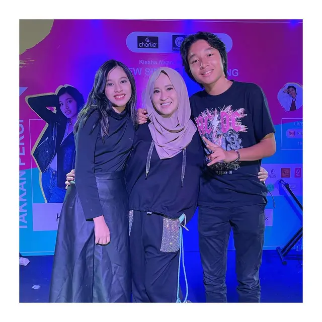 Terjun ke Dunia Tarik Suara, Ini 6 Momen Launching Single Shakiena Adik Kiesha Alvaro