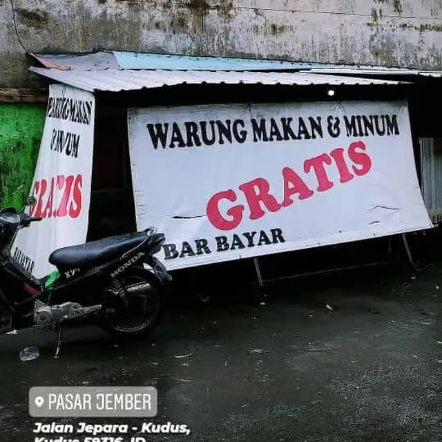 6 Tulisan Nyeleneh di Spanduk Warung Nasi Ini Bikin Pembeli Tepuk Jidat
