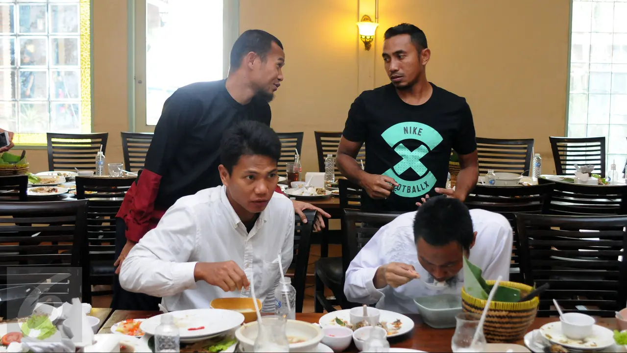 20160319-Jeda Laga, Skuat Sriwijaya FC Pilih Kuliner Bersama-Bandung