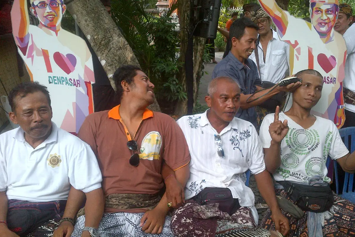 Aksi gundul kepala