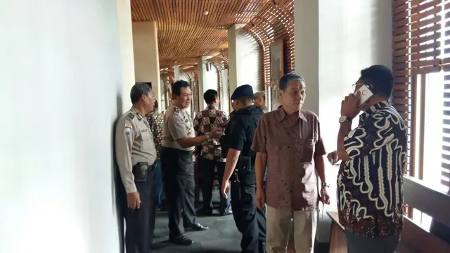 Penemuan benda mencurigakan di Gereja Stella Maris, Penjaringan, Jakarta Utara