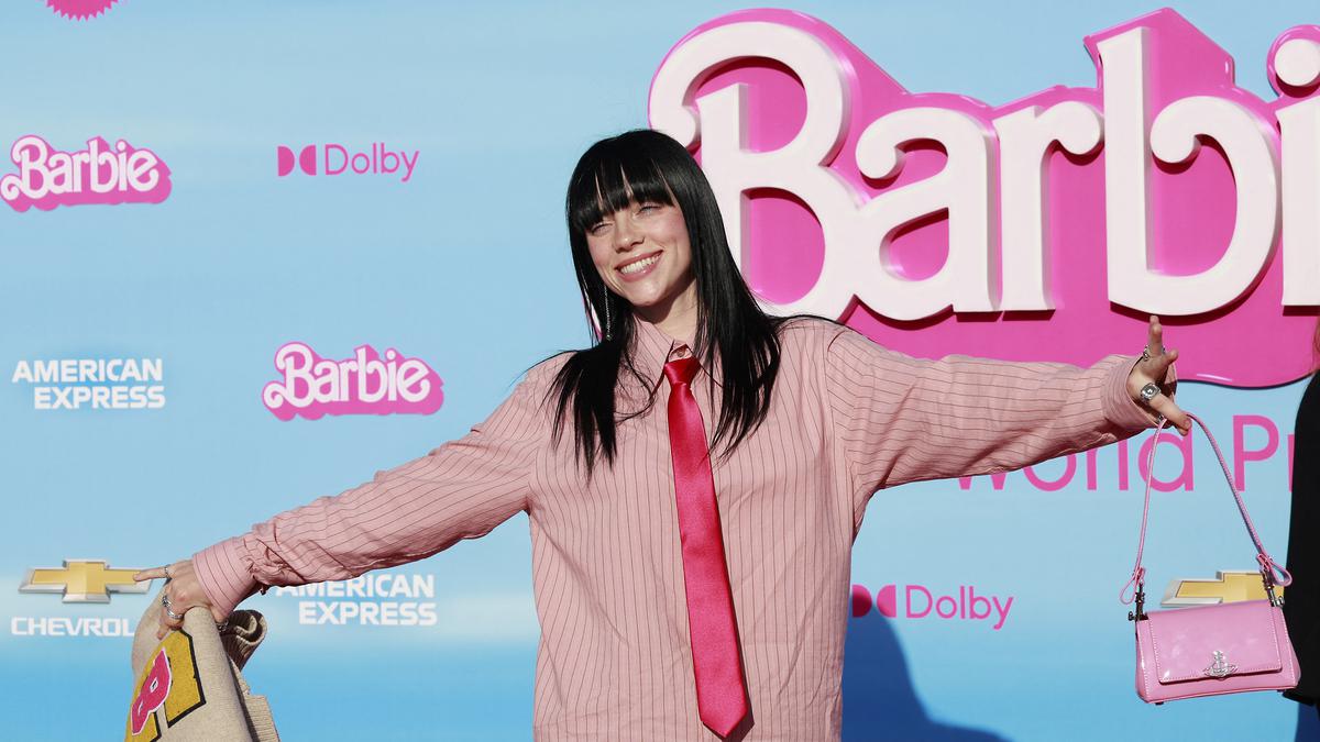 Billie Eilish Jadi Barbie Bergaya Retro Blonde di Teaser Lagu