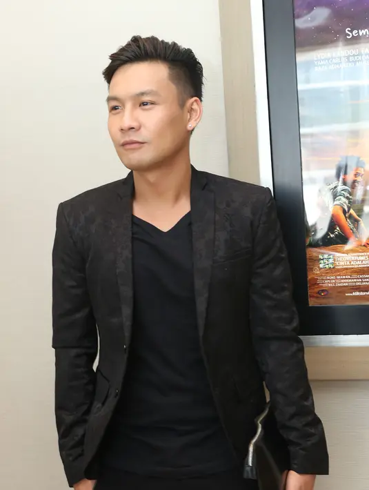 "Pertama, Bali. Di bali sendiri pun banyak objek wisatanya. Gua suka Bali karena gue bisa melakukan banyak hal," aku Fandy Chow, saat ditemui di kawasan Epicentrum, Jakarta Selatan, Selasa (10/5/2016). (Andy Masela/Bintang.com)