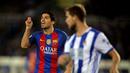 Striker Barcelona, Luis Suarez, bereaksi setelah gagal memanfaatkan bola di depan gawang Real Sociedad pada pekan ke-13 La Liga Spanyol di Estadio Municipal de Anoeta, Minggu (27/11/2016). (Reuters/Vincent West)