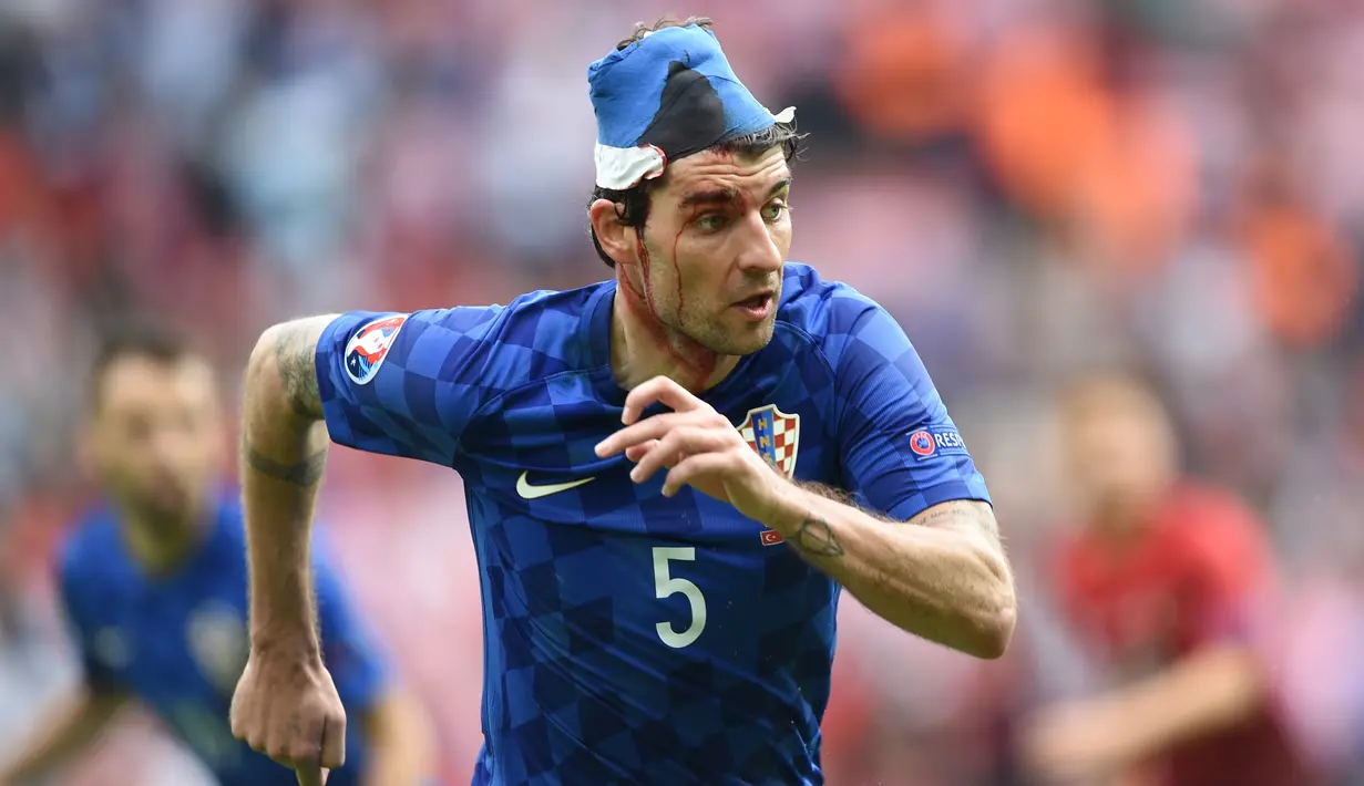 Vedran Corluka berasal dari Bosnia dan Herzegovina tetapi pada tahun 1992 keluarganya pindah ke Zagreb, Kroasia, akibat konflik di negara asalnya. Dia mulai tampil untuk Timnas Kroasia sejak dipanggil Timnas U-21. (AFP/Bulent Kilic)