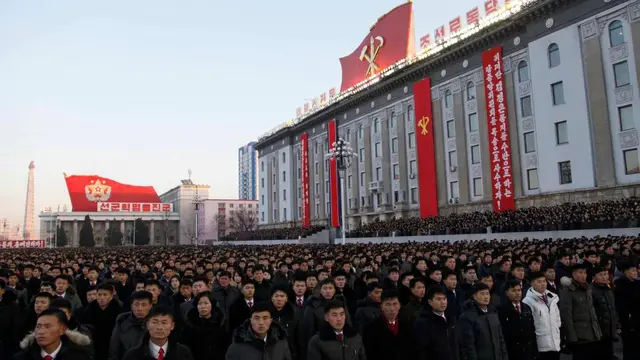 Korea Utara menggelar perayaan atas kesuksesan tes rudal termutakhir yang dilesatkan pada 29 November lalu. Perayaan itu dilaksanakan di Pyongyang pada 30 November 2017 (Jon Chol-jin/AP)