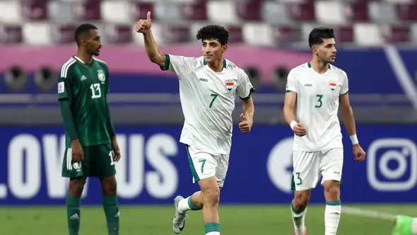 Penyerang Irak U-23, Ali Jasim (7), merayakan gol yang dicetaknya ke gawang Arab Saudi dalam laga Grup C Piala Asia U-23 2024 di Khalifa International Stadium, Doha, 22 April 2024 (KARIM JAAFAR / AFP)