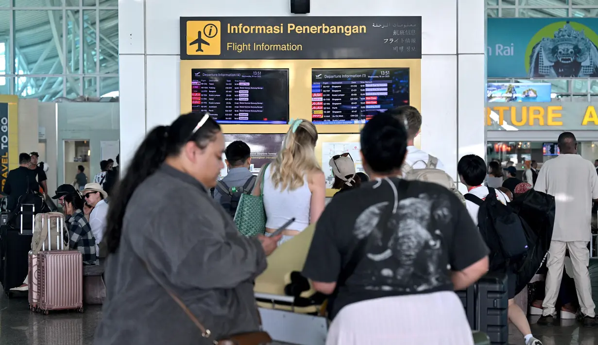 Sebelumnya diketahui pada Selasa 17 Juni 2025 sekitar pukul 17.35 WITA, Gunung Lewotobi Laki-laki di Nusa Tenggara Timur mengalami erupsi. (SONNY TUMBELAKA/AFP)