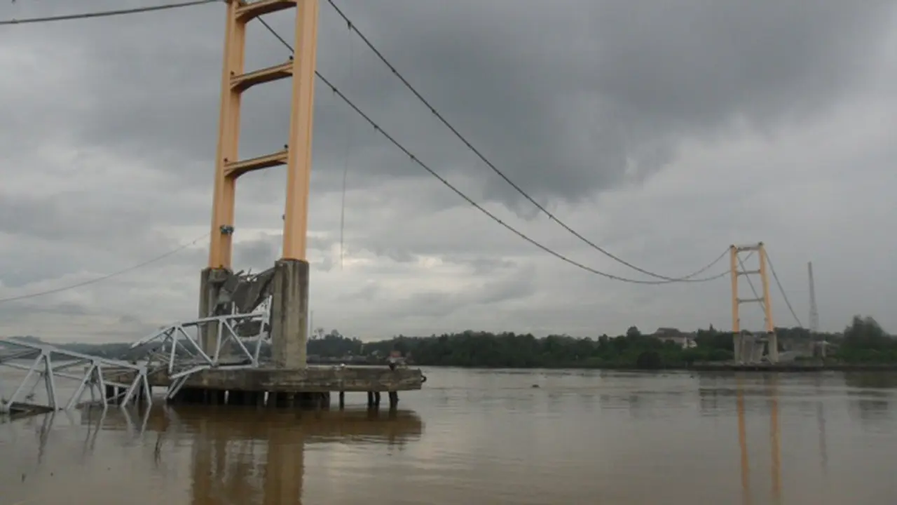 Jembatan Kutai Kartanegara Runtuh.
