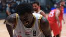 Reaksi kesakitan pemain Timnas Basket Suriah, Brandon Jerome Peterson setelah berebut bola dengan pemin Timnas Basket Uni Emirat Arab pada laga hari pertama Indonesia International Basketball Invitational 2023 melawan Suriah di Indonesia Arena, Senayan, Jakarta, Rabu (02/08/2023). Laga dimenangankan oleh UEA dengan skor 63-61. (Bola.com/Bagaskara Lazuardi)