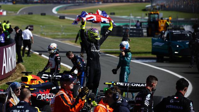 Foto: Kemenangan Spesial Lewis Hamilton di F1 GP Inggris 2024, Dahaga 3 Musim Terobati di Balapan Kandang