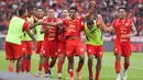 Hingga akhir pertandingan, skor tidak berubah, Persija unggul 2-0 atas Persijap. Tampak dalam foto, pemain Persija merayakan gol Aditya Warman (ketiga kanan) pada laga pekan ke-16 BRI Super League 2025/2026 melawan Persijap di Stadion Utama Gelora Bung Karno (SUGBK), Jakarta, Sabtu (3/1/2026). (Bola.com/Abdul Aziz)