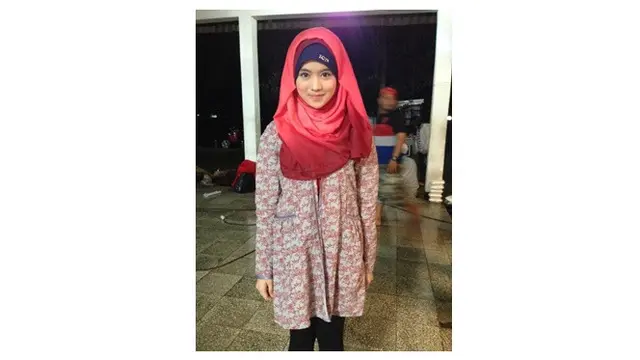 Seleb Non Muslim Ini Tampil Mempesona Dengan Berhijab