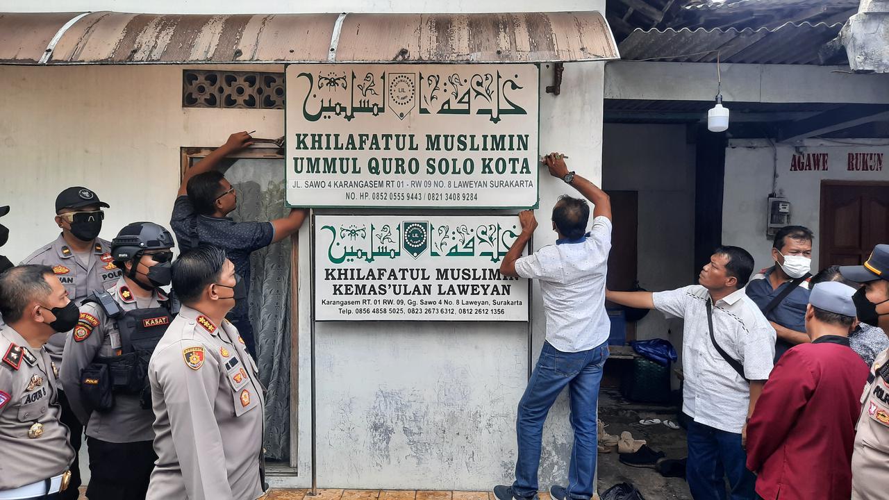 Papan Nama Khilafatul Muslimin Solo Dicopot