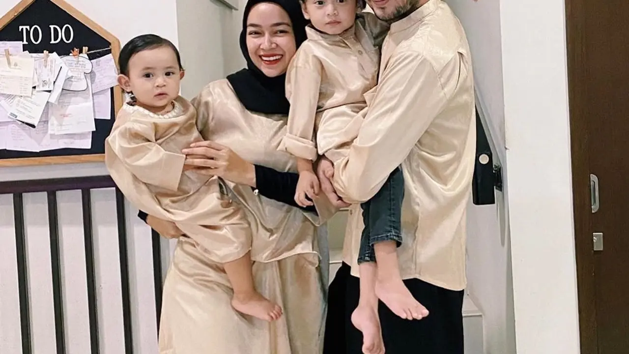 7 Momen Kebersamaan Donny Michael dan Aryani saat Sahur Bersama Buah Hati