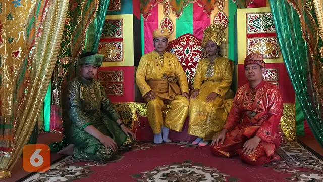 Busana Adat Melayu