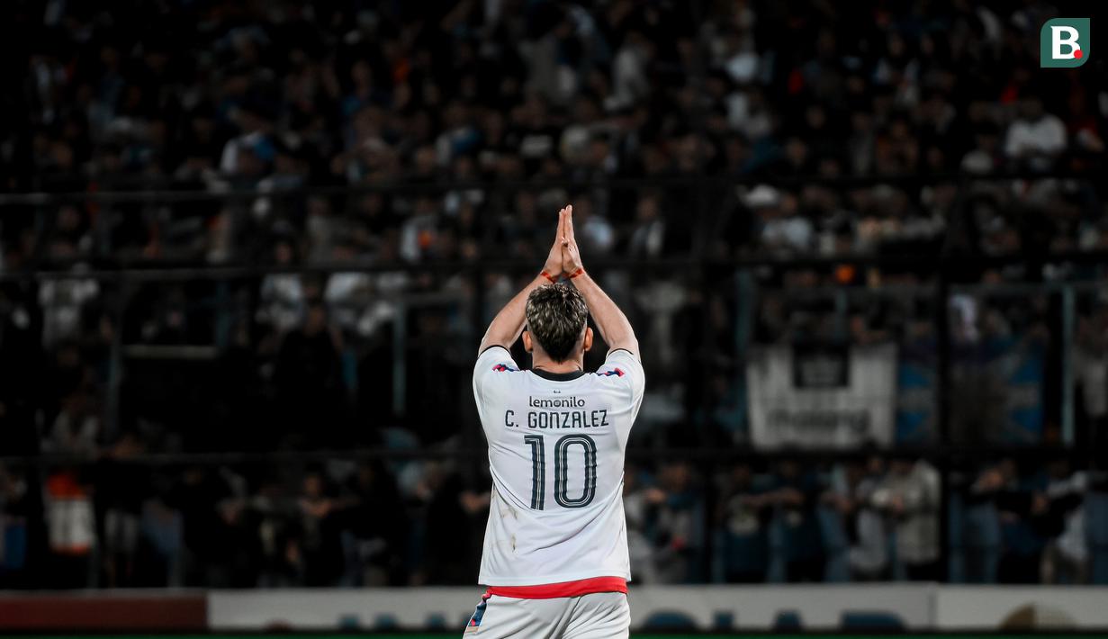 RANS Nusantara FC juga telah memberikan nomor punggung tersebut kepada Gonzales sejak musim lalu. Agar keduanya tak 'bertengkar', kedua pemain itu akhirnya sama-sama mengenakan nomor punggung 10 di pertandingan trofeo tersebut.