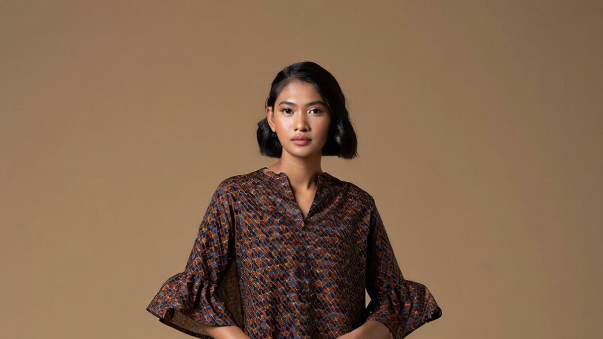 11 Model Tunik Batik Belah Samping Kanan Kiri Tren 2025, Siap Lengkapi Gaya Modernmu