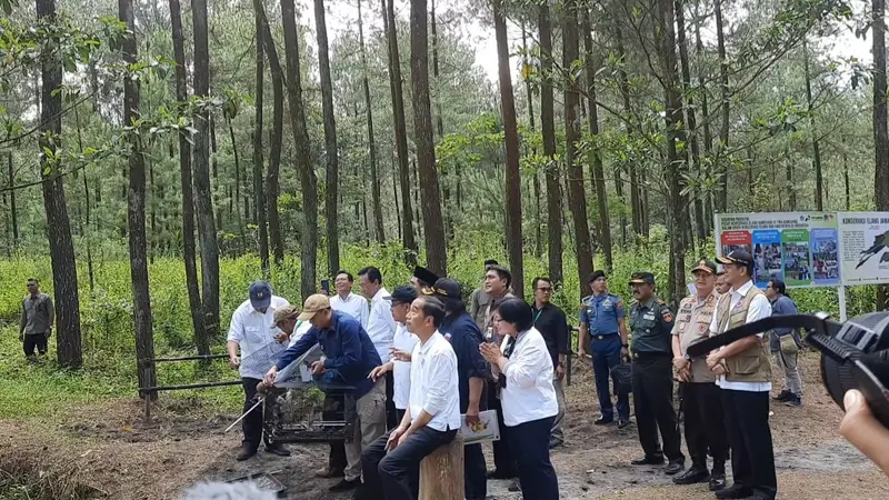 Presiden Jokowi dan Ibu Negara Iriana kembali menjenguk Kahiyang Ayu yang melahirkan bayi perempuan di rumah sakit