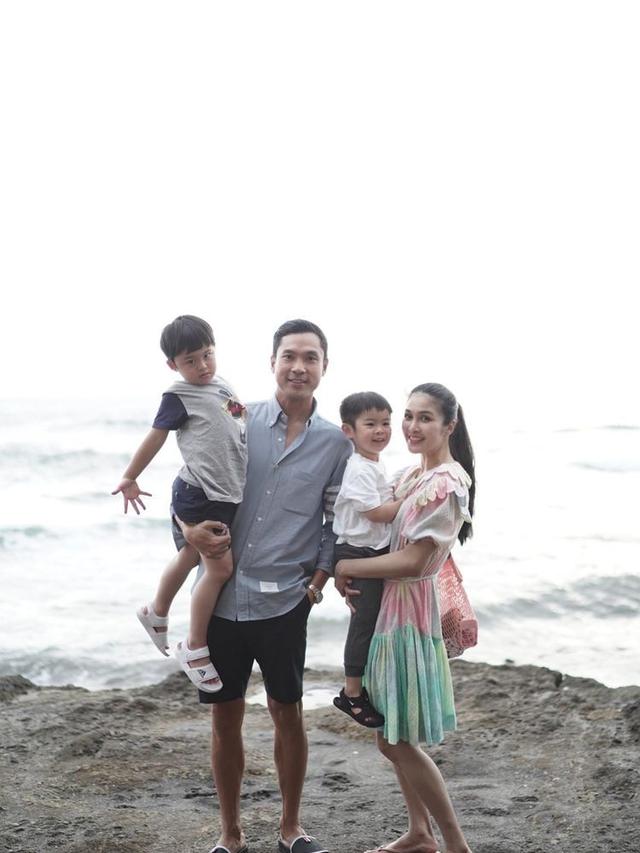 Tampil Harmonis, INi 7 Potret Sandra Dewi Liburan Bareng Suami dan Anak Ke Bali