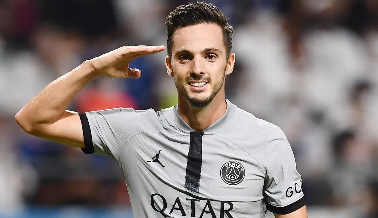 Pemain PSG ini masuk ke akademi Real Madrid pada tahun 2004 dan berhasil menembus tim utama Los Blancos pada tahun 2010. Meski begitu, Pablo Sarabia hanya bermain sebanyak satu kali untuk skuad senior yakni saat menggantikan Cristiano Ronaldo dalam pertandinga Liga Champions melawan AJ Auxere. (AFP/Toshifumi Kitamura)