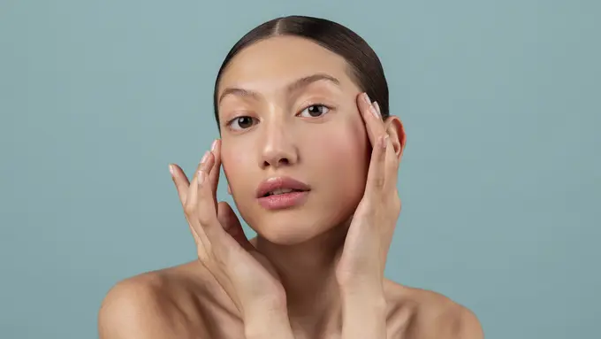 7 Cara Mengatasi Wajah Selalu Berminyak di Sore Hari, Biar Tetap Segar Sepanjang Hari