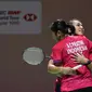 Selebrasi ganda putri Indonesia, Febriana Dwipuji Kusuma/Amalia Cahaya Pratiwi setelah mengalahkan sesama wakil Indonesia, Lanny Tria Mayasari/Ribka Sugiarto pada babak 32 besar Kejuaraan Bulu Tangkis Indonesia Open 2023 di Istora Senayan, Jakarta, Selasa (13/6/2023). Pasangan Febriana/Amalia menang dengan skor 21-15, 21-18. (Bola.com/Bagaskara Lazuardi)