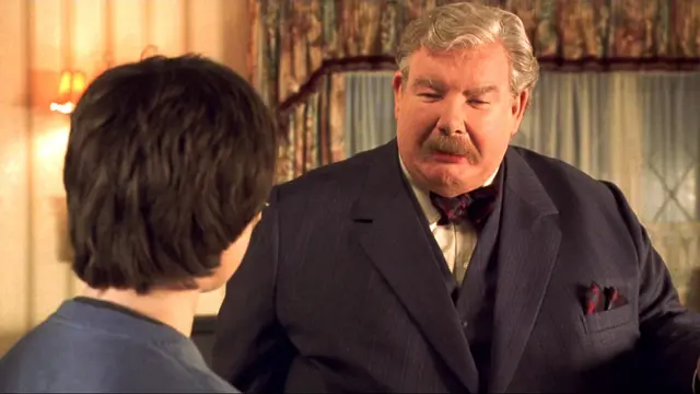 Richard Griffiths dalam Harry Potter and the Chamber of Secrets