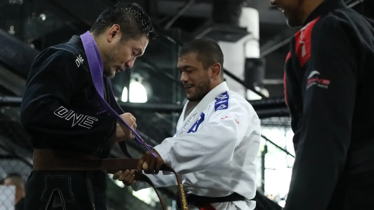 Chatri Sityodtong Dapat Sabuk Cokelat Brazilian Jiu-Jitsu