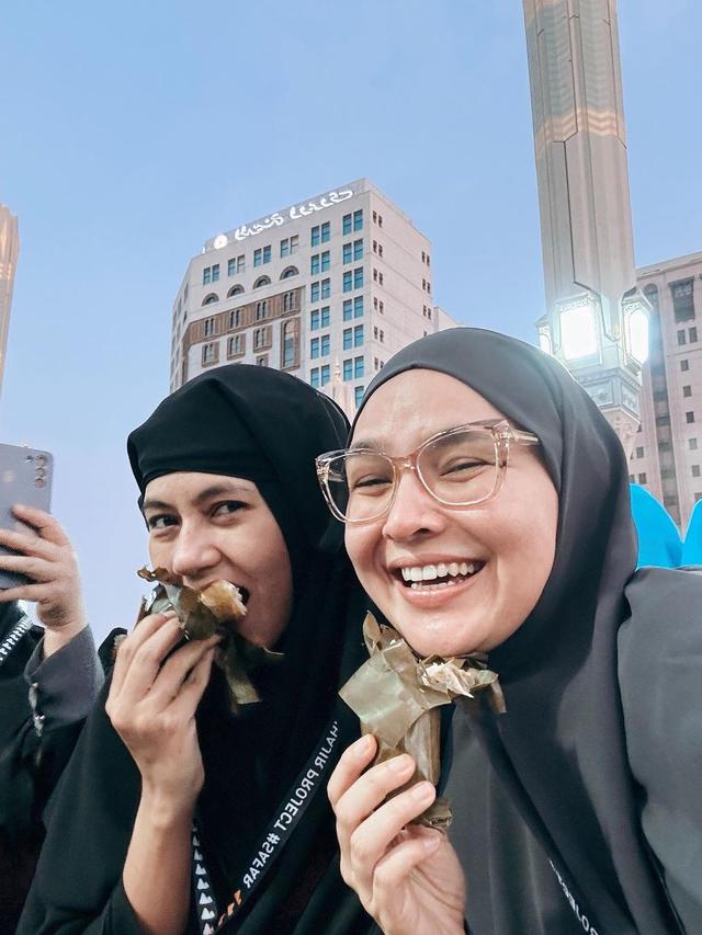 7 Potret Paula Verhoeven Jalani Umroh di Bulan Ramadhan, Tampil Bercadar