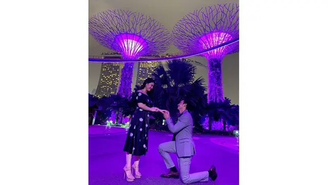 6 Momen Caesar Hito Beri Surprise Lamaran ke Felicya, Undang Banyak Teman