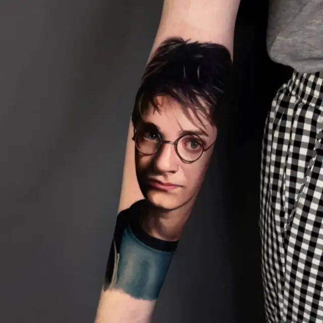 Seniman Ini Buat Tato Wajah Terlihat Sangat Nyata, 7 Hasilnya Mengagumkan