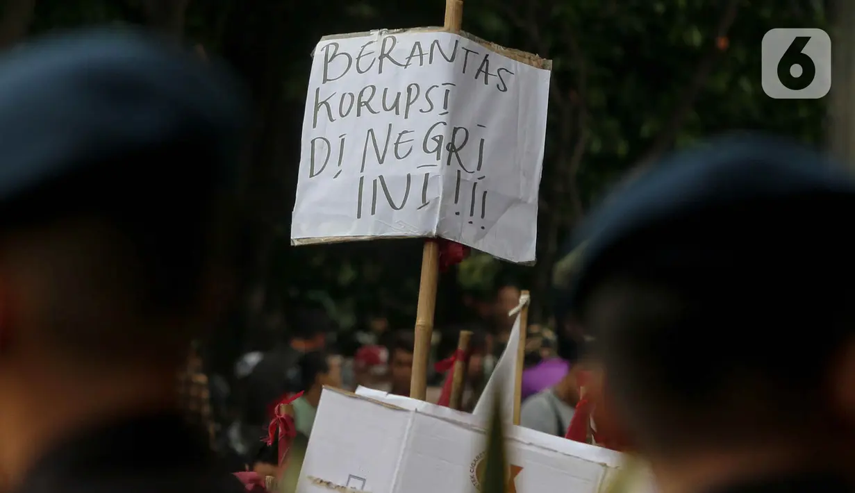 Mereka mendesak KPK bekerja lebih profesional dan independen tanpa intervensi politik. (Liputan6.com/Herman Zakharia)