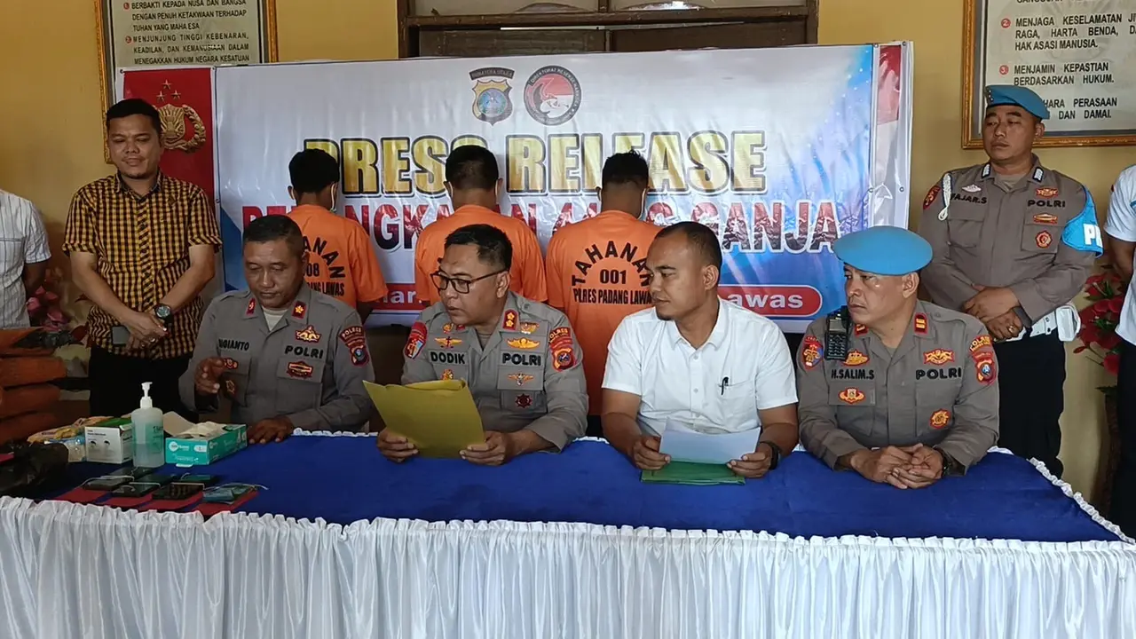 Penyelundupan 44 kilogram ganja kering yang rencananya akan dikirim ke Jakarta digagalkan Satuan Reserse Narkoba Polres Padang Lawas, Provinsi Sumatera Utara (Sumut).
