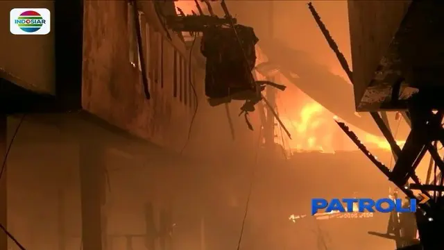 Kebakaran kembali melumat permukiman Tambora, Jakarta Barat. Sedikitnya 600 jiwa kehilangan tempat tinggal.