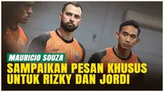 Menjelang pertandingan Timnas Indonesia, dua bek andalan, Rizky Ridho dan Jordi Amat, mendapat wejangan khusus dari pelatih Persija. Apa pesan penting yang disampaikan pelatih Macan Kemayoran untuk kedua pemain ini sebelum tampil bersama Garuda? Sima...