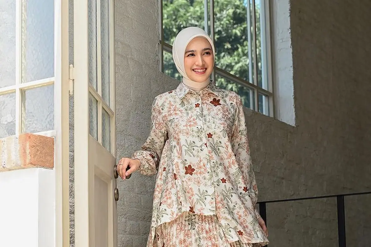 Ide Baju Lebaran Simple dari Cut Syifa