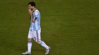 Namun perjuangan Lionel Messi di Copa America berakhir antiklimaks, dirinya gagal eksekusi penalti dan Argentina kalah oleh Chile pada babak final. Untuk ketiga kalinya Messi hanya mampu mengantar tim Tango keluar sebagai runner-up. (AFP/Don Emmert)
