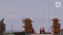 Pekerja menyelesaikan proyek bangunan bertingkat di Jakarta, Kamis (24/2/2022). Menteri Keuangan Sri Mulyani Indrawati akan mengucurkan anggaran Penanganan COVID-19 dan Pemulihan Ekonomi Nasional (PC-PEN) sebesar Rp 455,62 triliun di 2022. (Liputan6.com/Angga Yuniar)