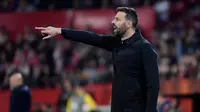 Mantan striker Manchester United, Ruud van Nistelrooy, disebut-sebut bakal menjadi staf pelatih MU. (AFP/CRISTINA QUICLER)