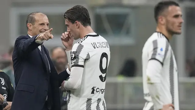 Rival sekota Inter, yakni AC Milan berhasil membenamkan Juventus dengan skor meyakinkan 2-0. (AP Photo/Antonio Calanni)