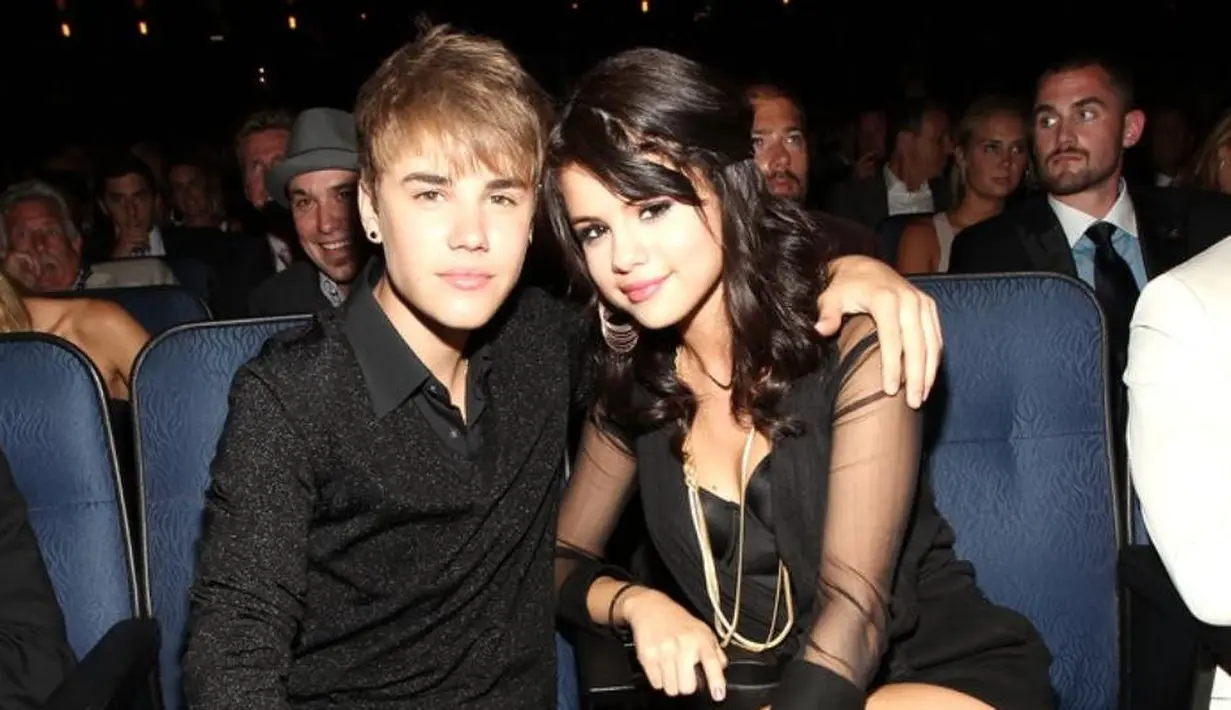 Selena Gomez diketahui kembali menjalin cinta dengan Justin Bieber. Meski demikian mereka berpikir terlalu dini untuk merayakan Thanksgiving bersama. (AFP/Bintang)