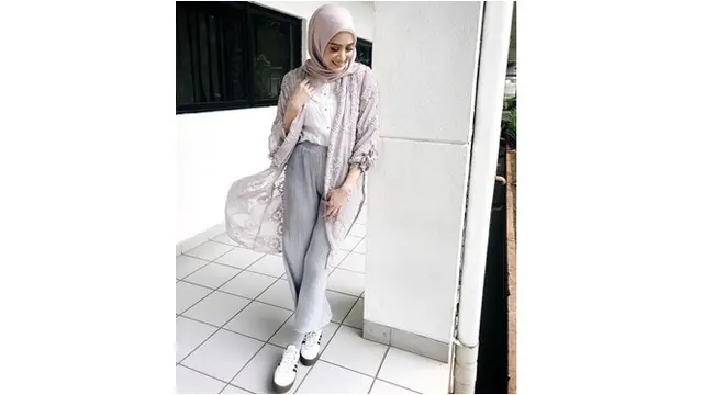 7 Potret Fanny Fabriana Dalam Balutan Hijab, Makin Cantik